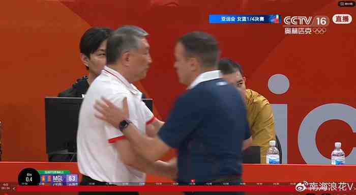 哟！什么射术嘛，2次空篮不中+3节0分 球迷：这水平还不如业余的